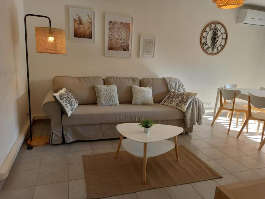Appartement 8 Personnes En Face Des Remparts Climatise Avec Terrasse Et Parking Avignon Exterior photo