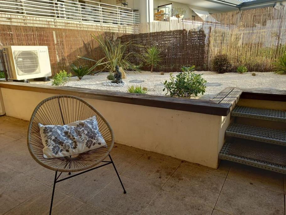 Appartement 8 Personnes En Face Des Remparts Climatise Avec Terrasse Et Parking Avignon Exterior photo