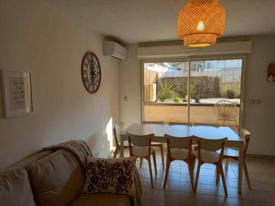 Appartement 8 Personnes En Face Des Remparts Climatise Avec Terrasse Et Parking Avignon Exterior photo