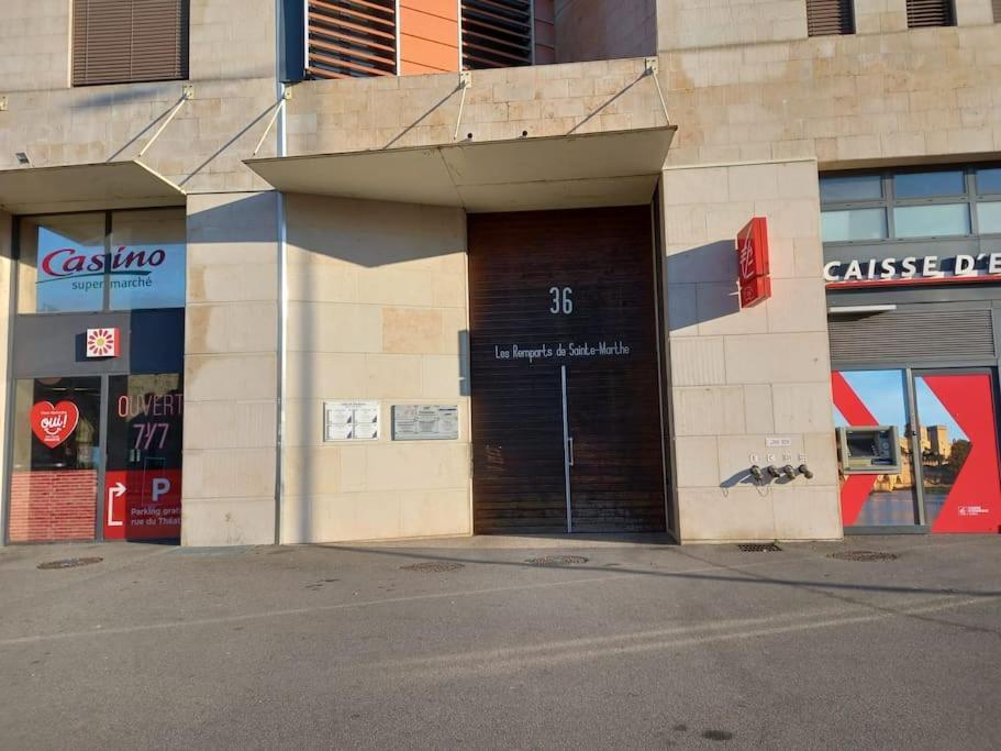 Appartement 8 Personnes En Face Des Remparts Climatise Avec Terrasse Et Parking Avignon Exterior photo