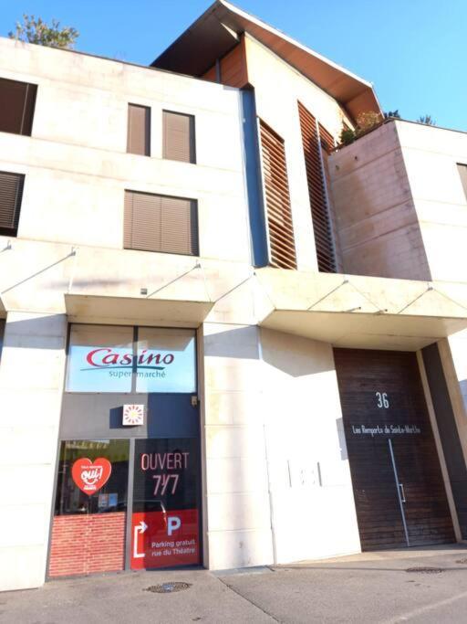 Appartement 8 Personnes En Face Des Remparts Climatise Avec Terrasse Et Parking Avignon Exterior photo